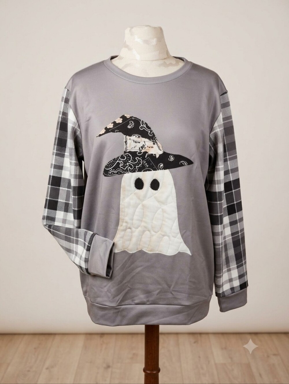 Gray Ghost Print Pullover Sweater, Size Large Unbranded
